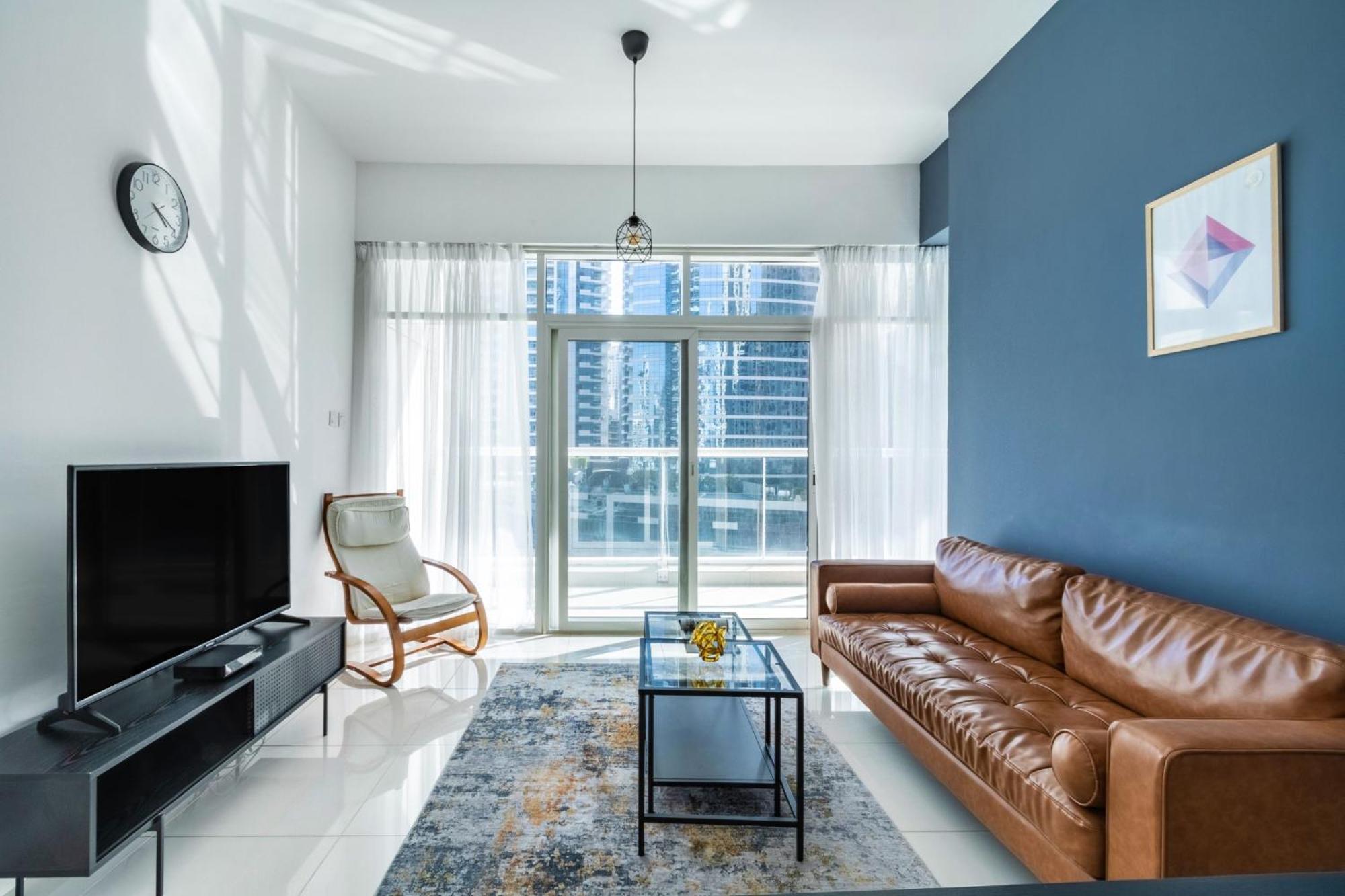 Marina-front Modern Space With Balcony Apartment *