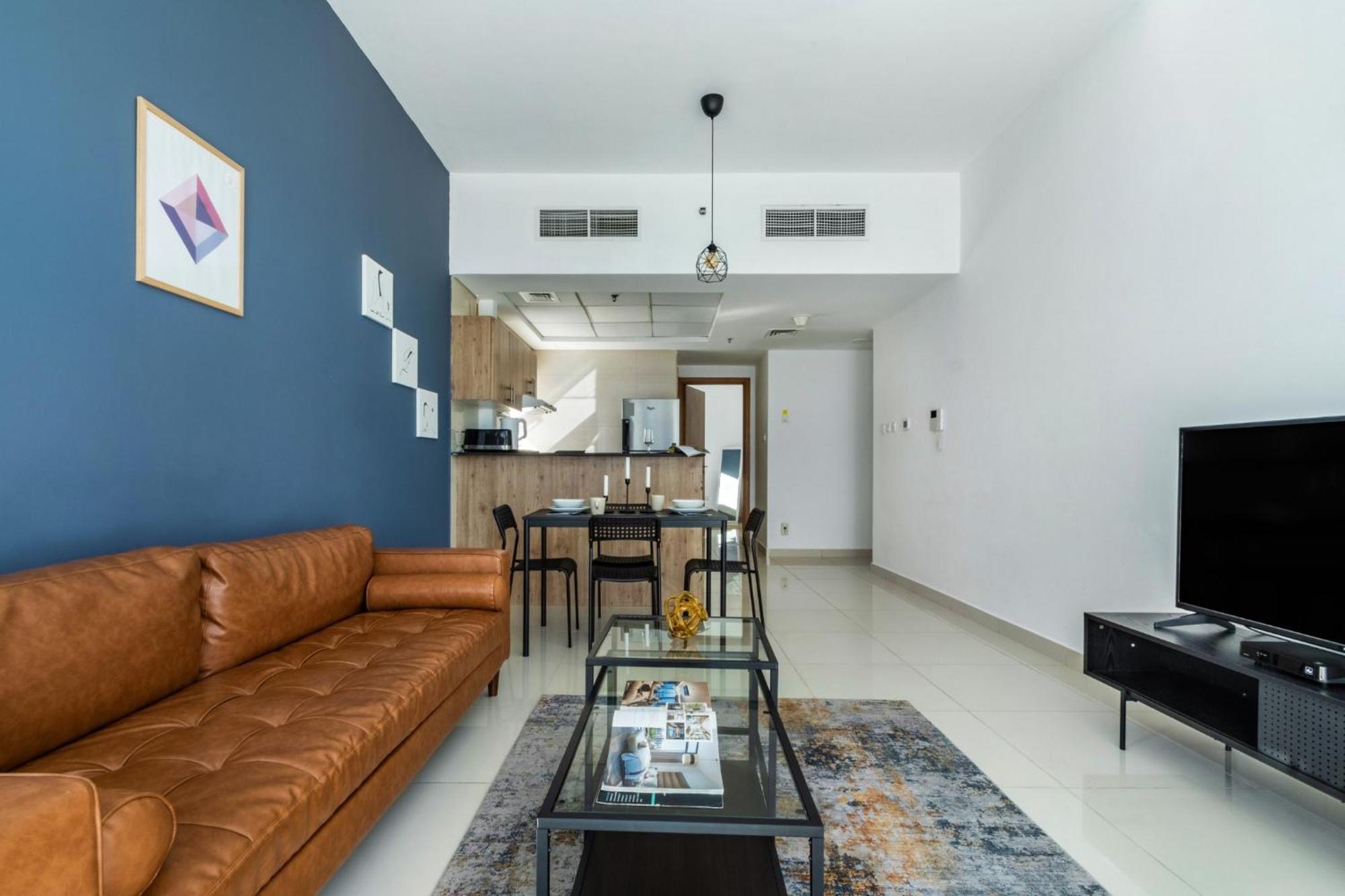 Marina-front Modern Space With Balcony * Dubai