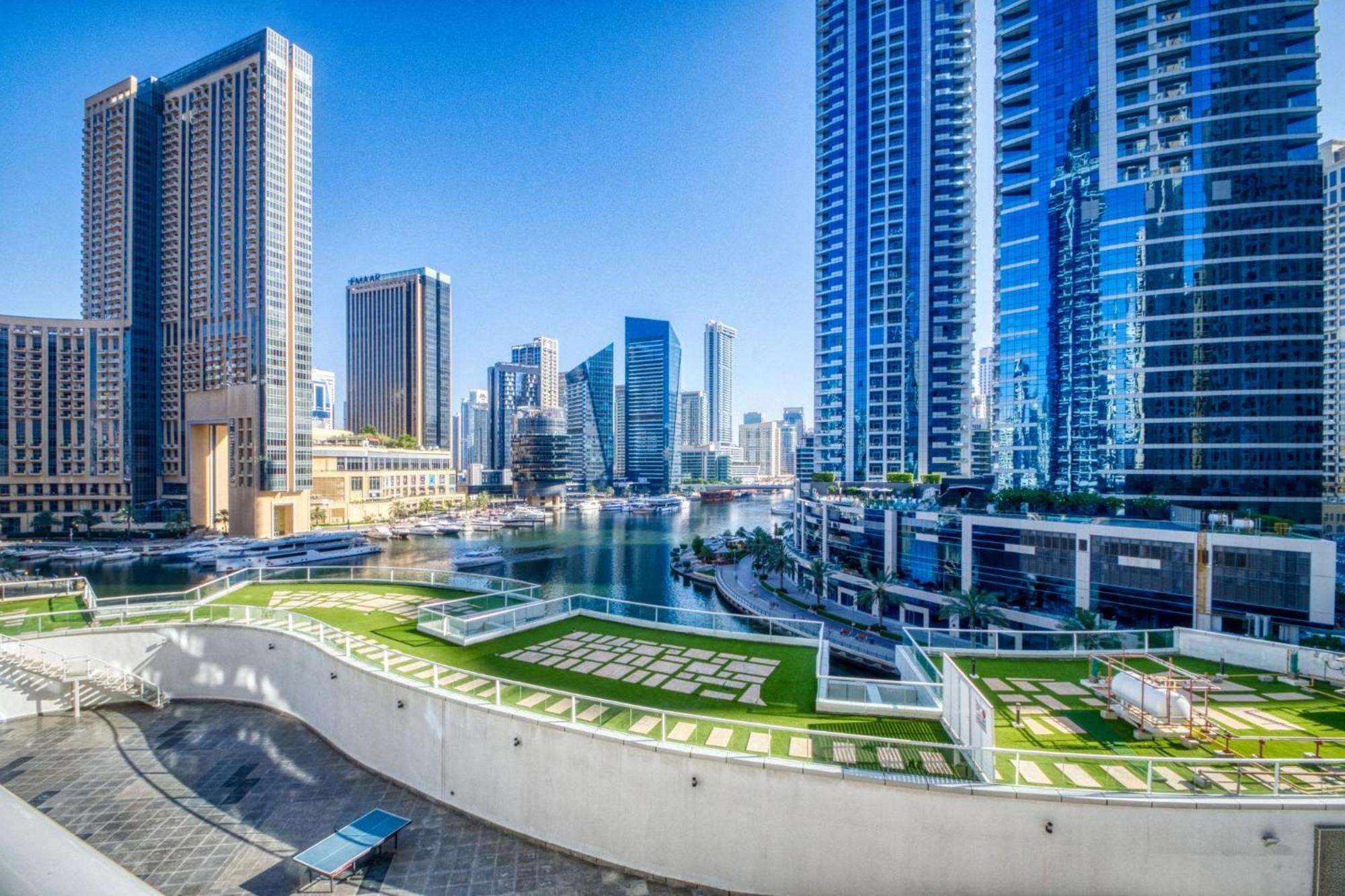 Marina-front Modern Space With Balcony Apartment *