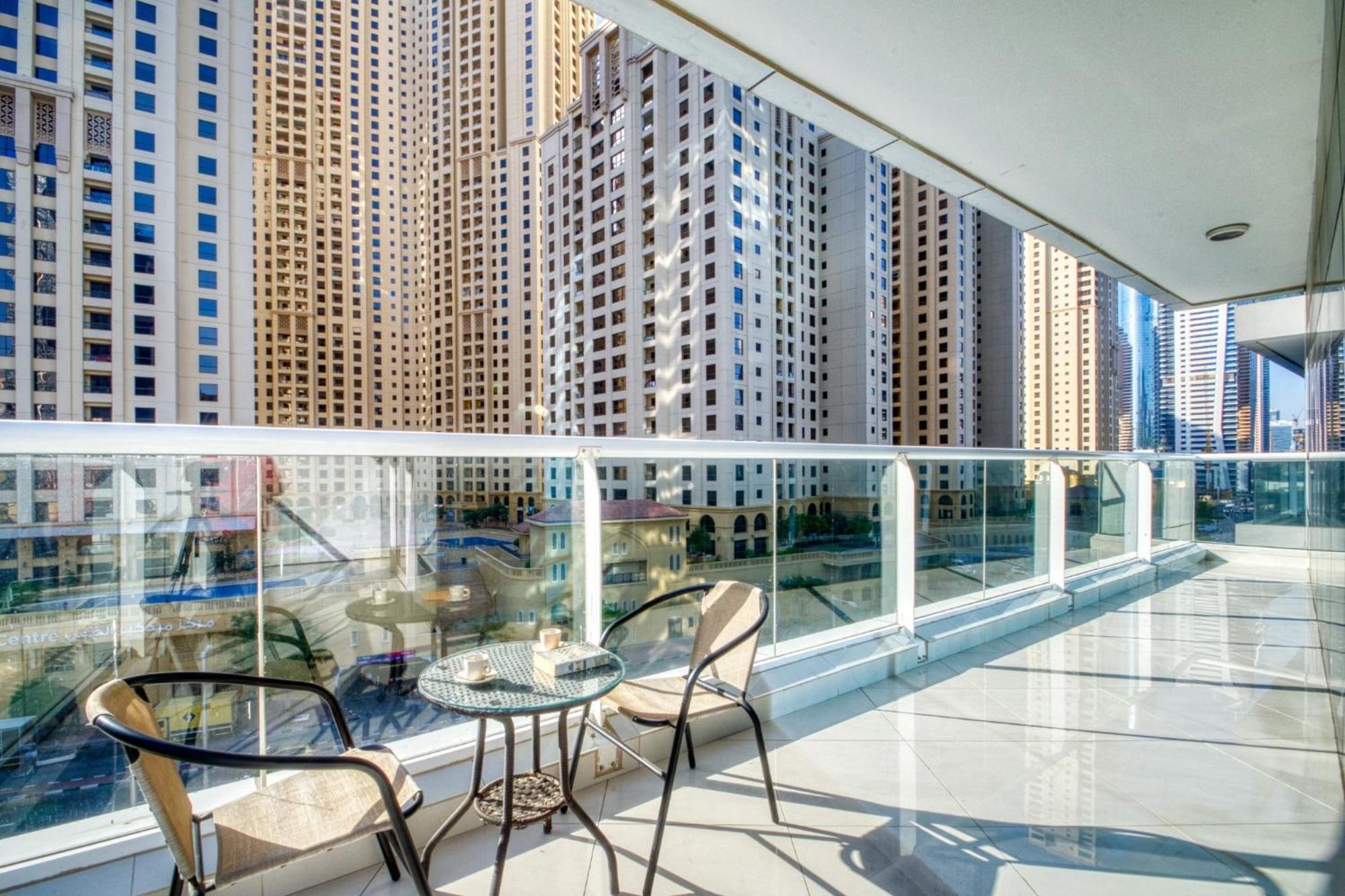 Marina-front Modern Space With Balcony Apartment *
