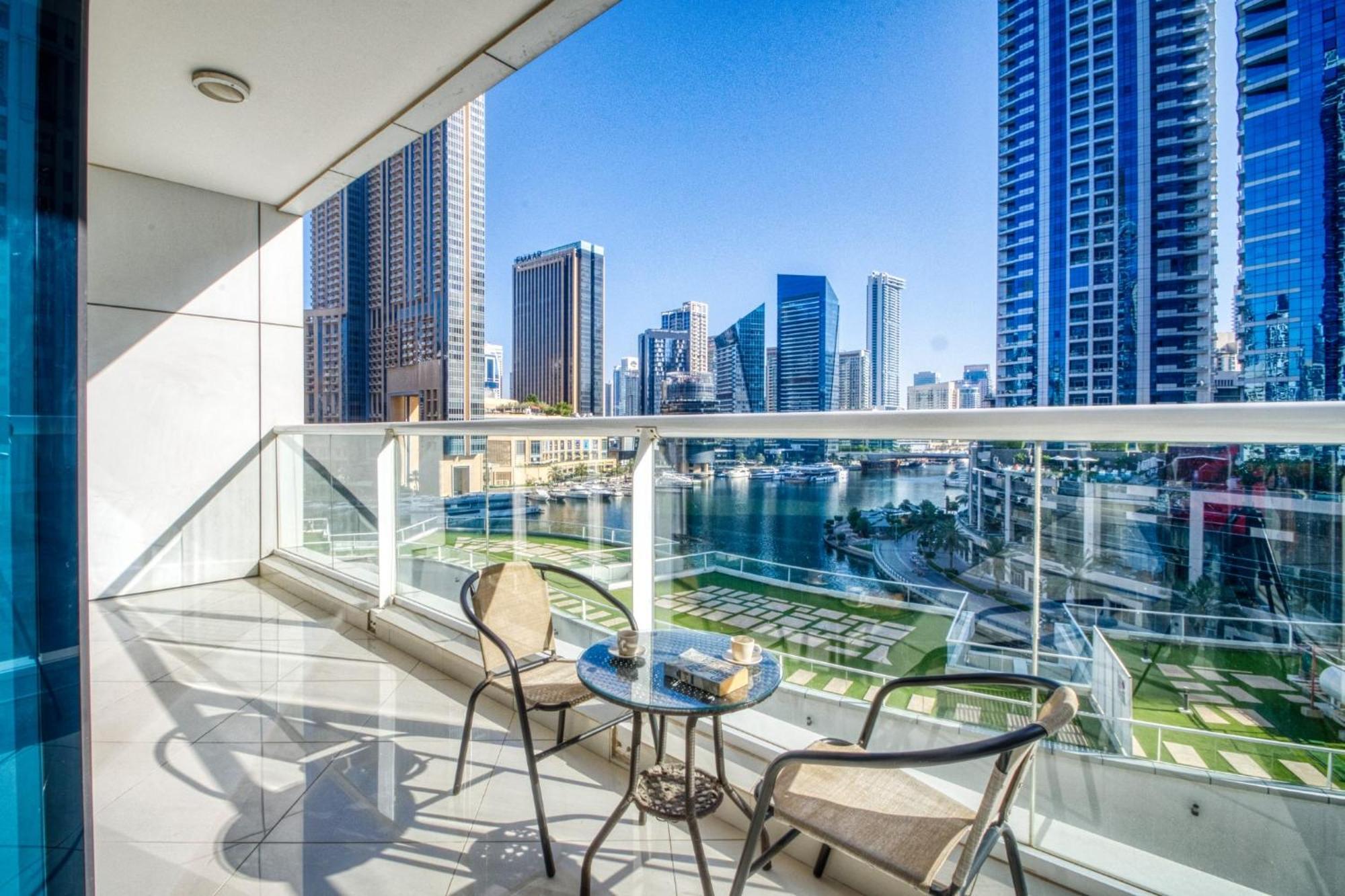 Marina-front Modern Space With Balcony Apartment *