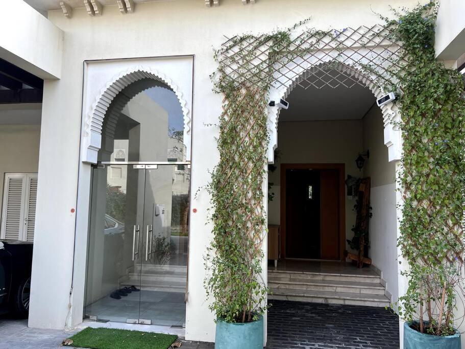 3 Bed Villa-heart Of Al Furjan Pousada