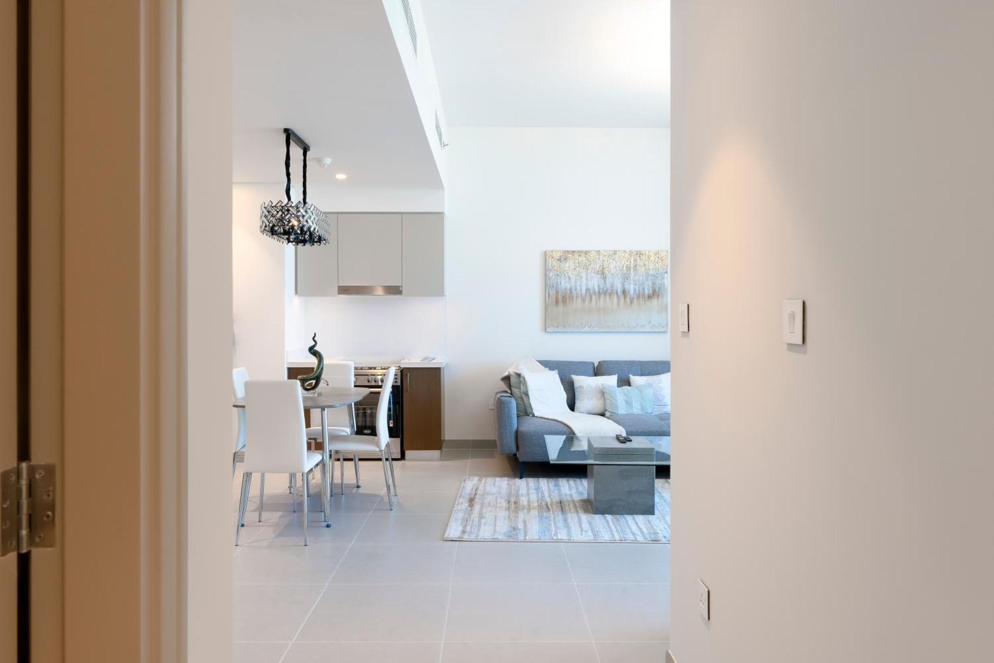 2br Downtown Dubai, Walkable To Mall & Burj Apartment