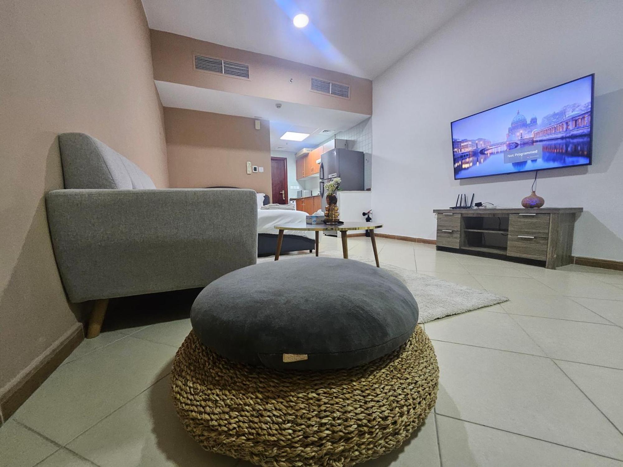 Stunning Apartment, Partial Sea View, Canal Marina View, 5 Min Walk To Jbr And Metro Daire Dubai