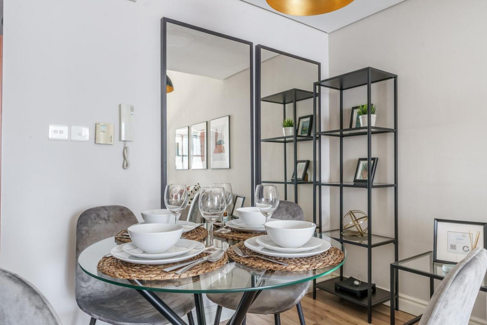 Guestready Homes - Industrial Chic Apartment Dubai
