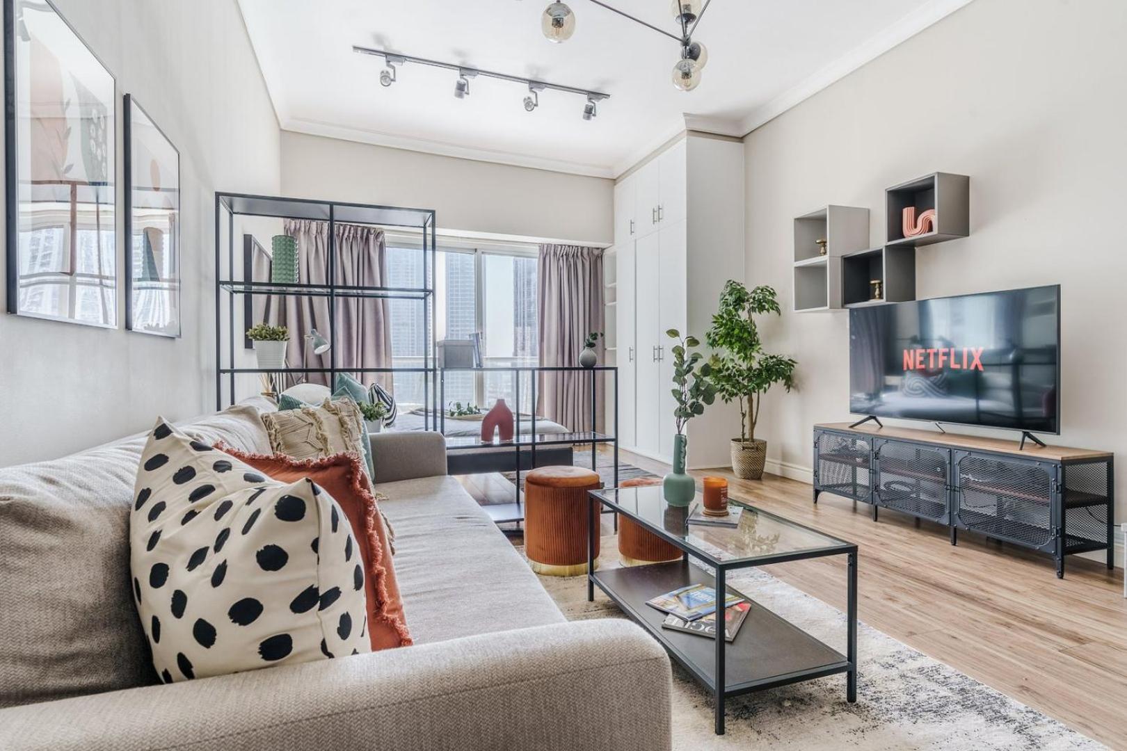 Guestready Homes - Industrial Chic Apartment Dubai