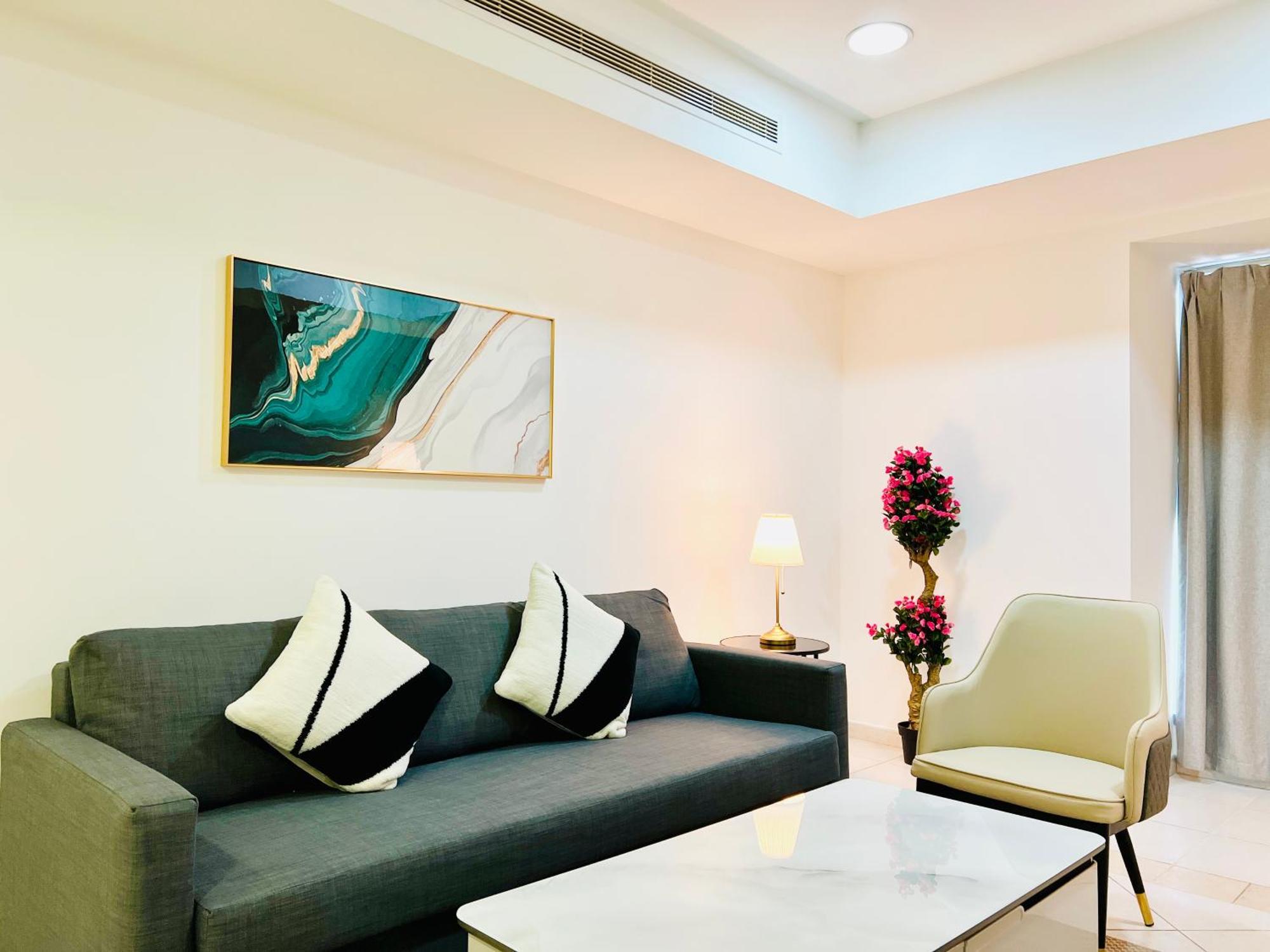 Apartment Sea View 1 Bedroom Flat, Luxury Amenities, Near & Club With Free Parking In Marina Dubai