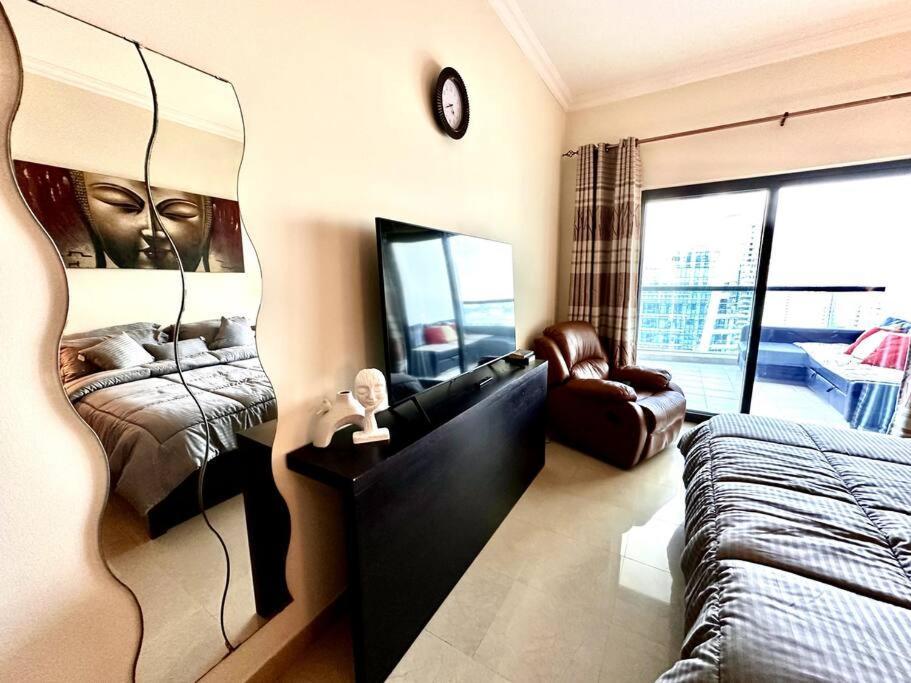 Apartment Luxury One Bedroom !