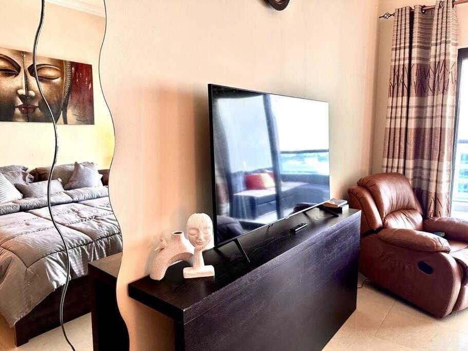 Apartment Luxury One Bedroom !