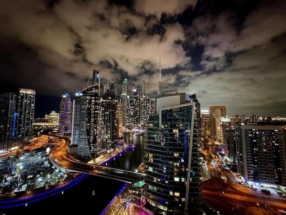 Apartment Luxury One Bedroom ! Dubai