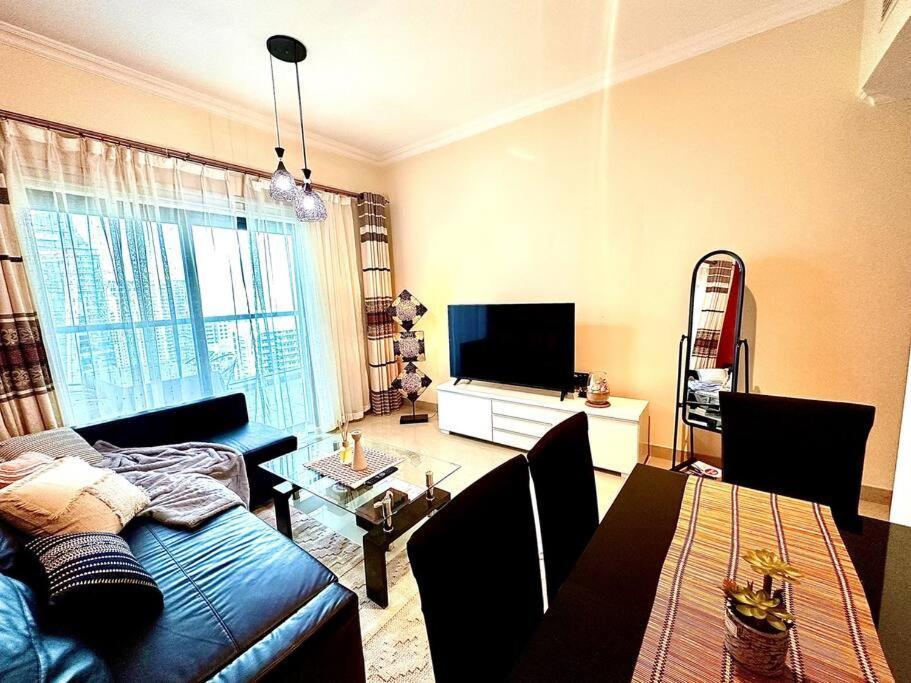 Apartment Luxury One Bedroom !