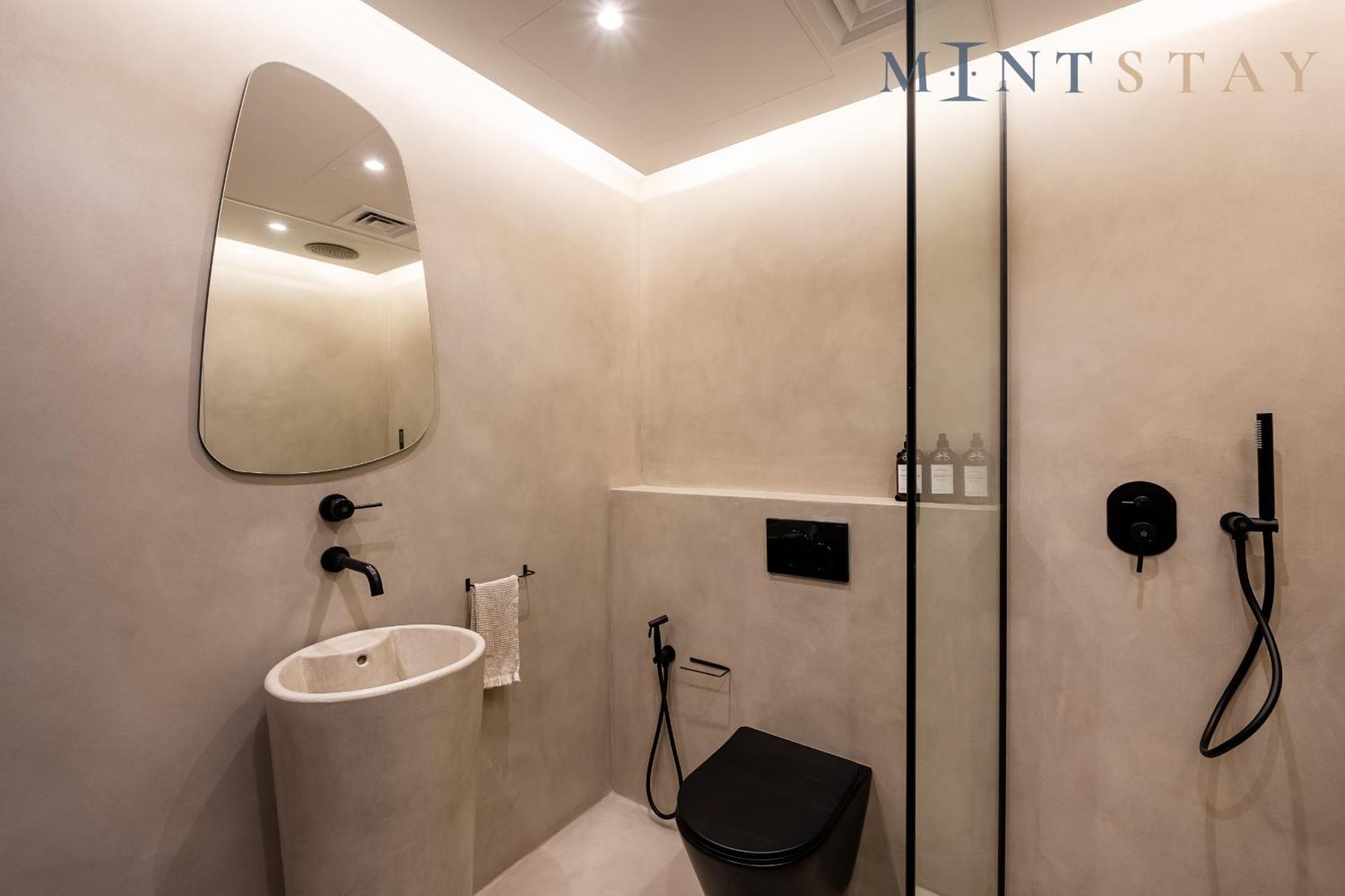 Sky Gardens, Park Avenue, Difc - Mint *