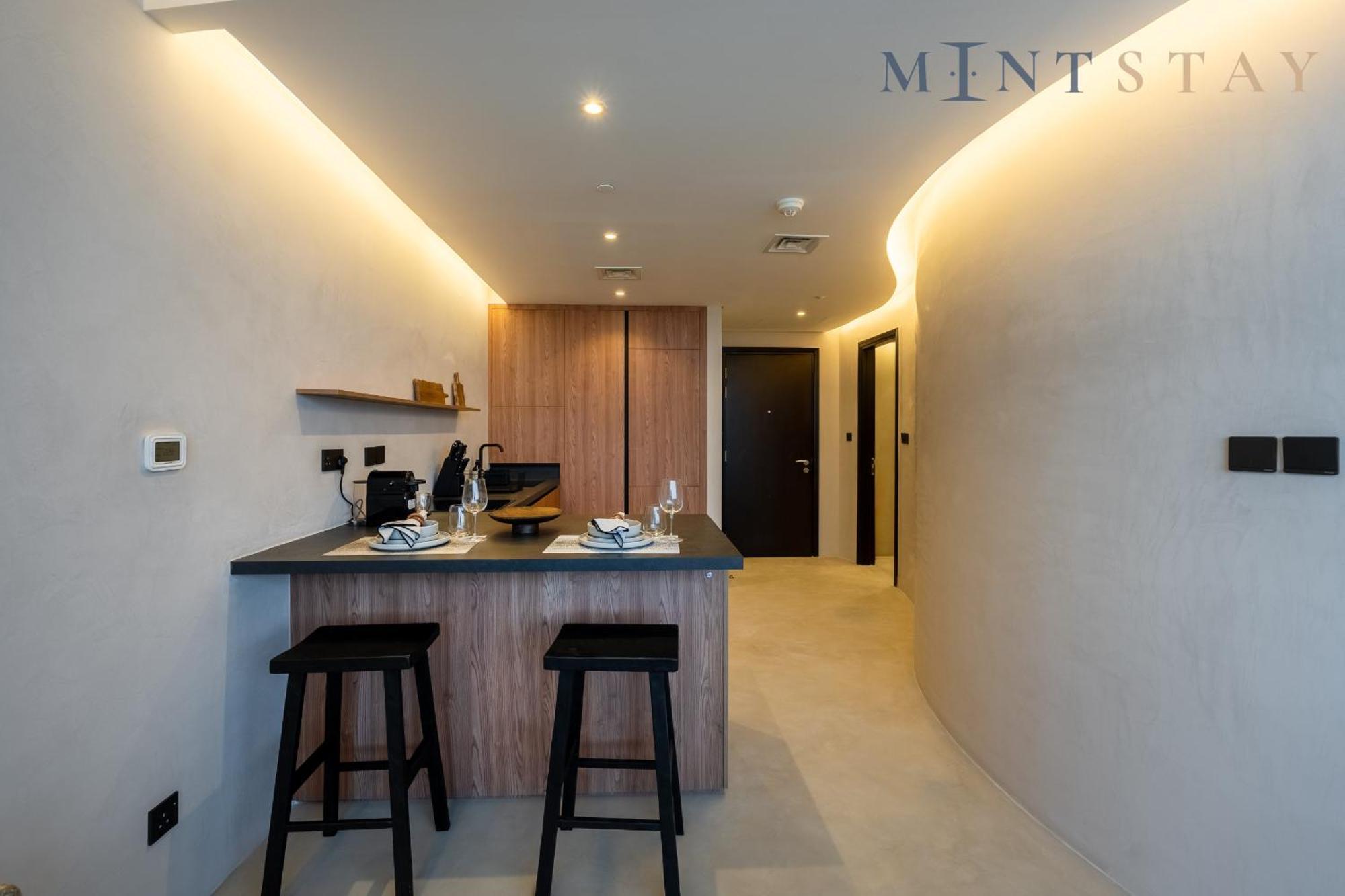 Sky Gardens, Park Avenue, Difc - Mint *