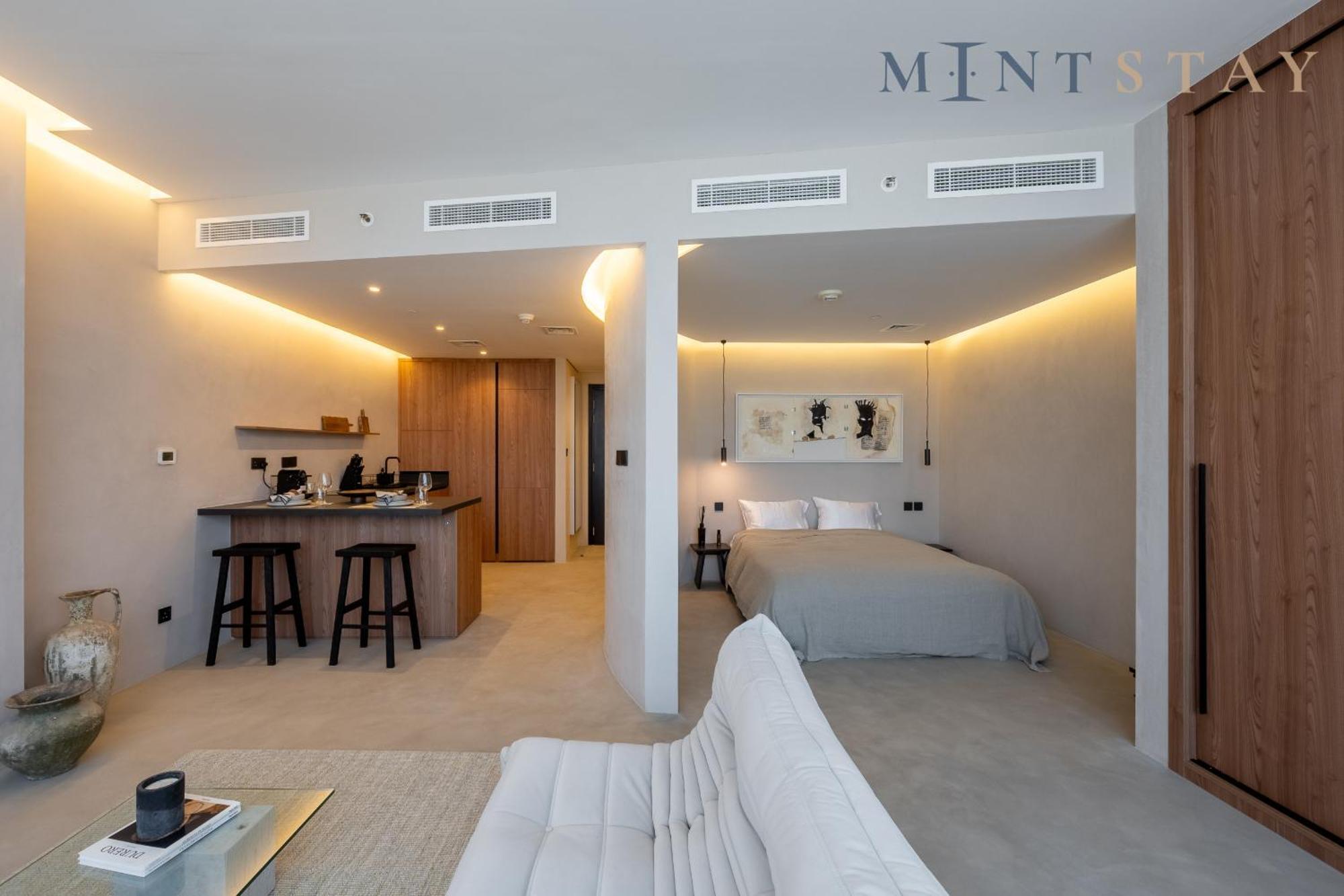 Sky Gardens, Park Avenue, Difc - Mint *