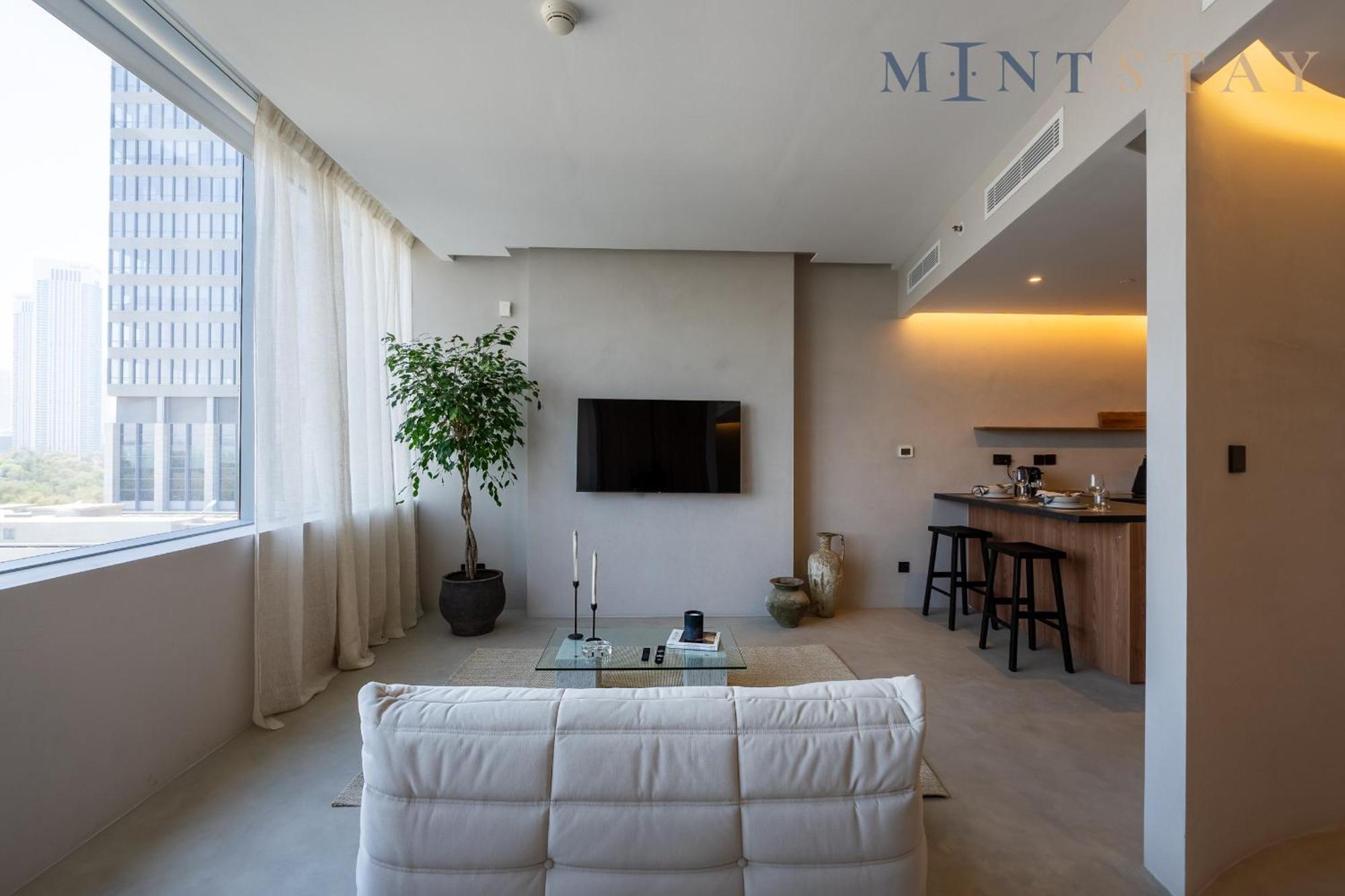 Sky Gardens, Park Avenue, Difc - Mint * Dubai