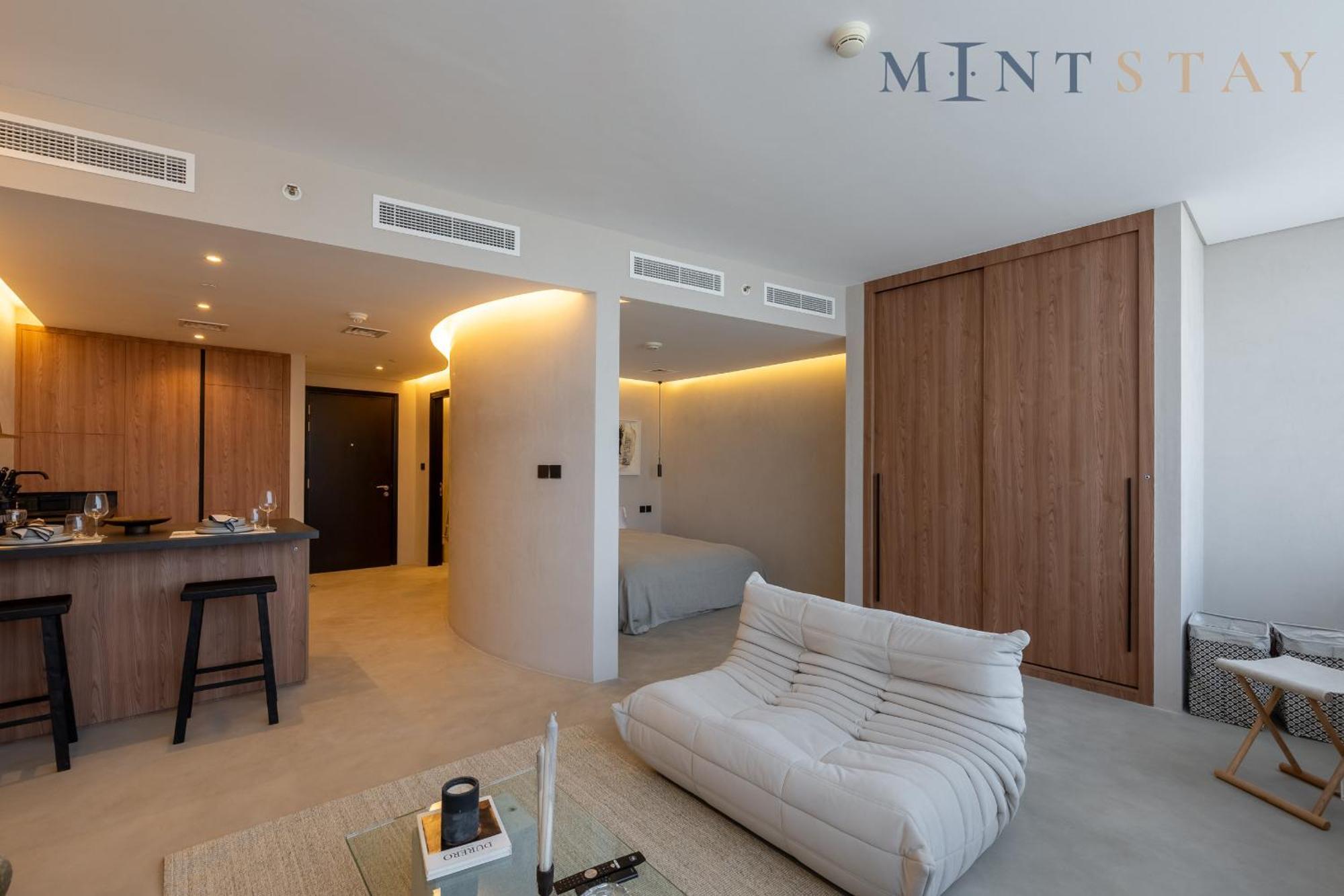 Sky Gardens, Park Avenue, Difc - Mint * Dubai