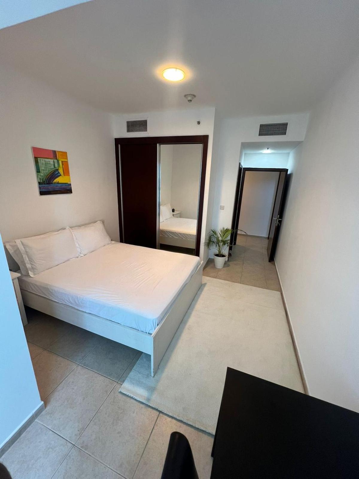 Ultra Stunning Master Bedroom With Canal View Homestay