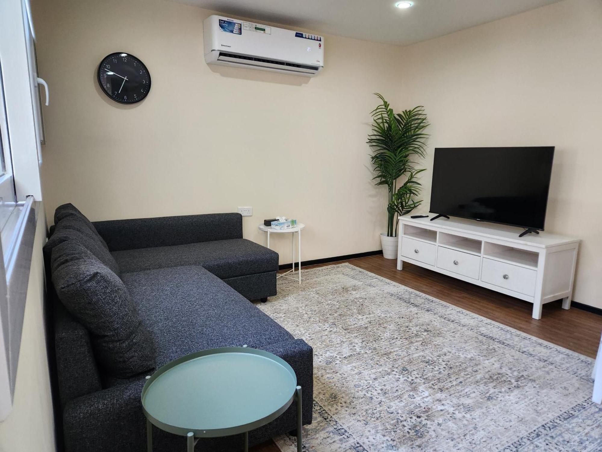Bungalow 8 - Luxury 1-bedroom In Jvt Dubai