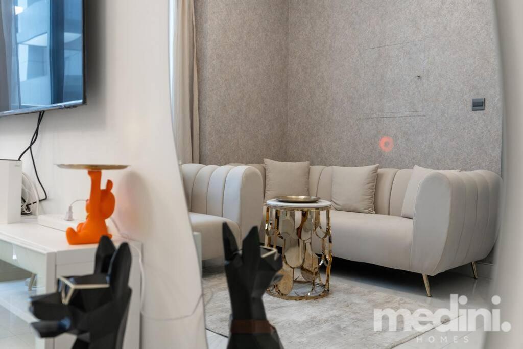 2 Bhk With Private Pool - Samana Golf Avenue - Apartment Dubai