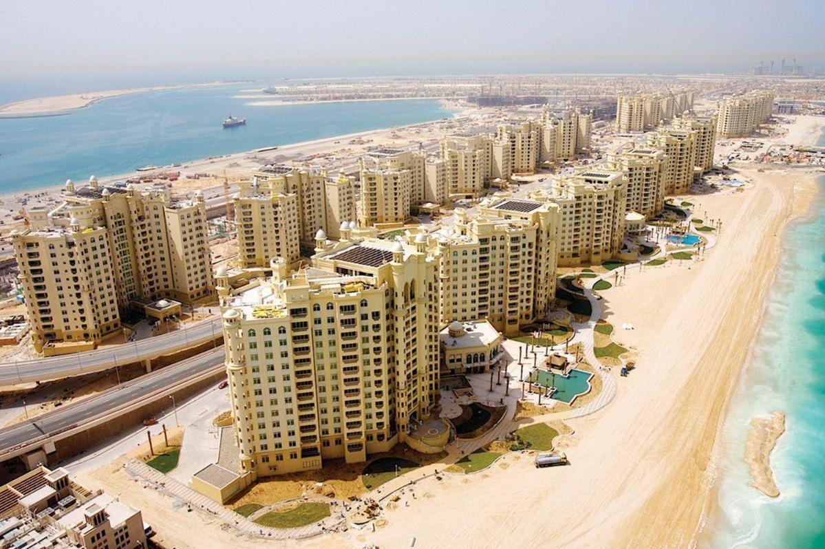 Breathtaking 3 Beds ,beach Access, Fully Upgraded Apartment *