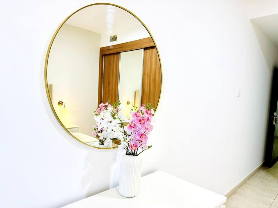 Sea View 1 Bedroom Flat, Luxury Amenities, Near & Club With Free Parking In Marina *