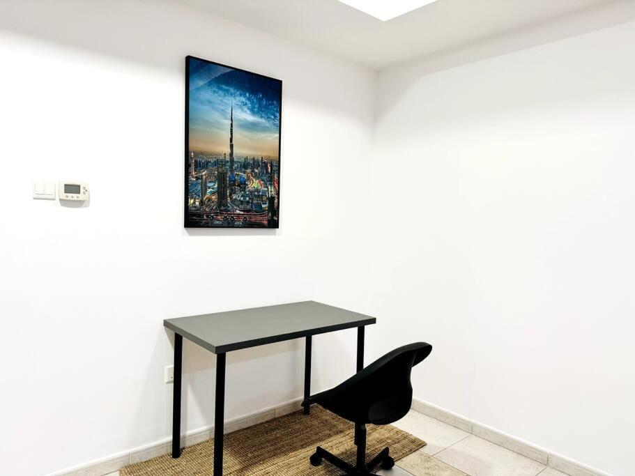 Sea View 1 Bedroom Flat, Luxury Amenities, Near & Club With Free Parking In Marina Apartment *