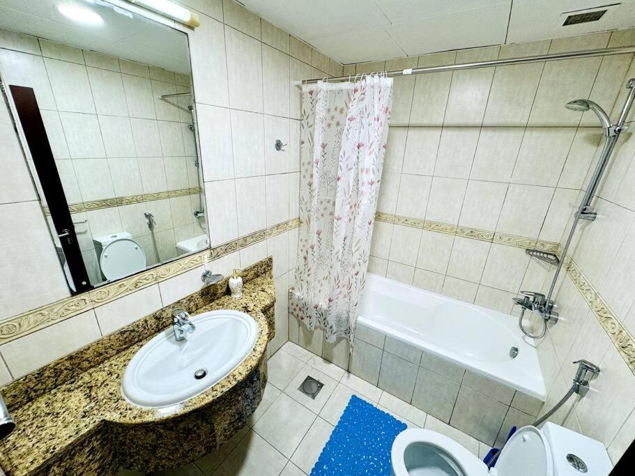 Sea View 1 Bedroom Flat, Luxury Amenities, Near & Club With Free Parking In Marina