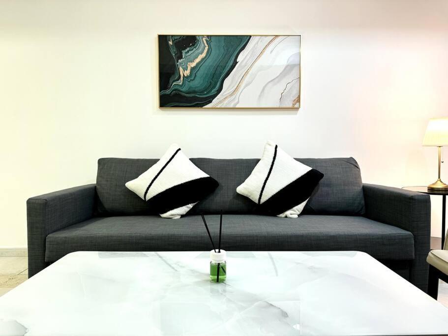 Apartment Sea View 1 Bedroom Flat, Luxury Amenities, Near & Club With Free Parking In Marina