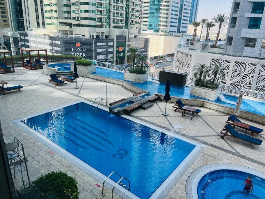 Sea View 1 Bedroom Flat, Luxury Amenities, Near & Club With Free Parking In Marina *
