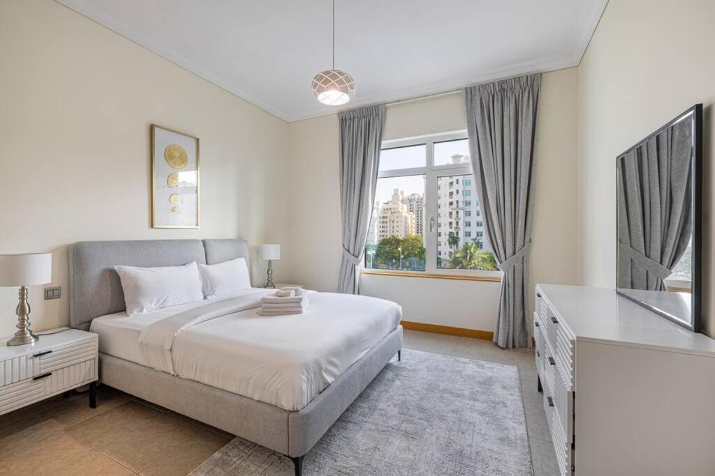 Apartment Breathtaking 3 Beds ,beach Access, Fully Upgraded