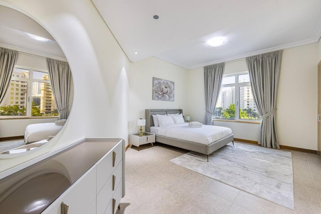 Apartment Breathtaking 3 Beds ,beach Access, Fully Upgraded
