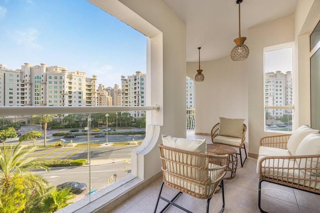 Breathtaking 3 Beds ,beach Access, Fully Upgraded * Dubai