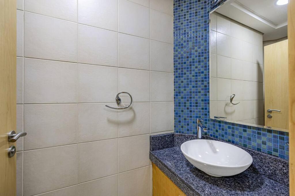 Breathtaking 3 Beds ,beach Access, Fully Upgraded * Dubai