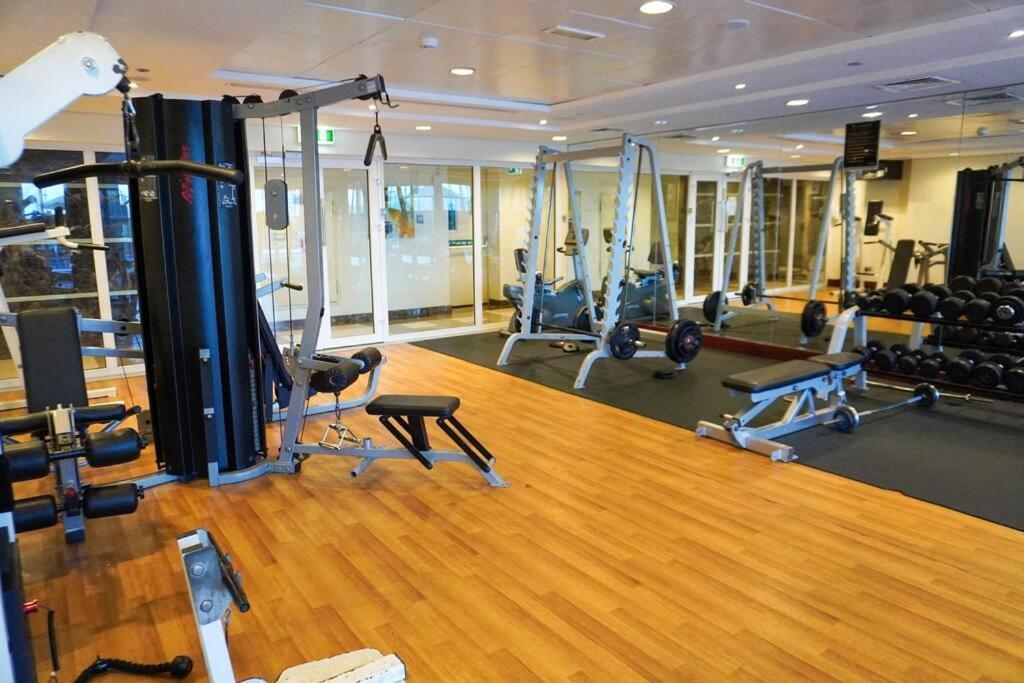 Unwind Above The Clouds, High Floor Gem Near Jbr, Marina & Dmcc Metro Daire