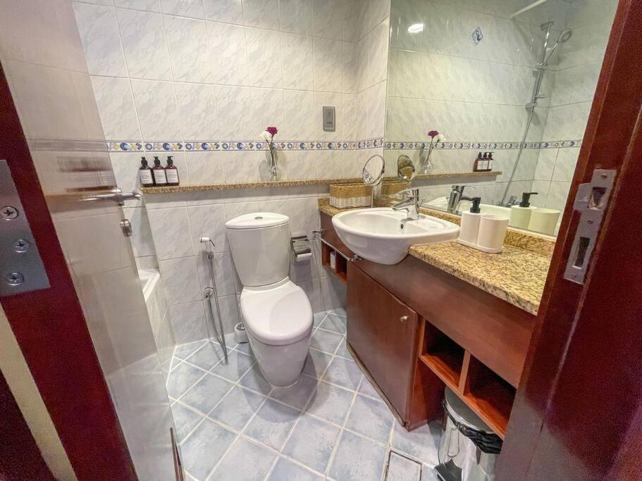 Unwind Above The Clouds, High Floor Gem Near Jbr, Marina & Dmcc Metro