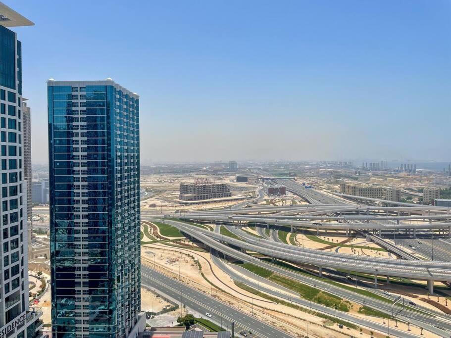 Unwind Above The Clouds, High Floor Gem Near Jbr, Marina & Dmcc Metro *