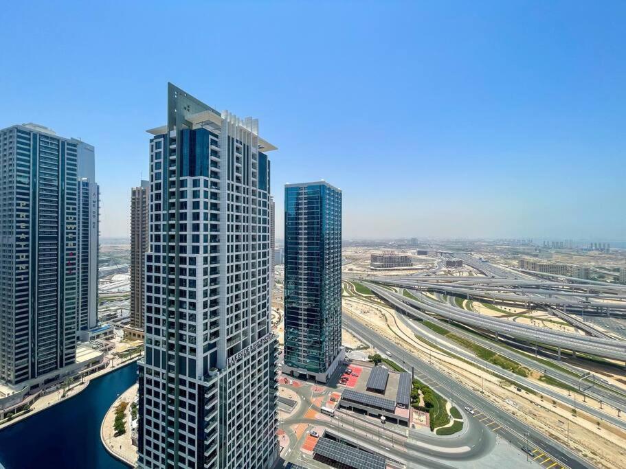 Unwind Above The Clouds, High Floor Gem Near Jbr, Marina & Dmcc Metro * Dubai