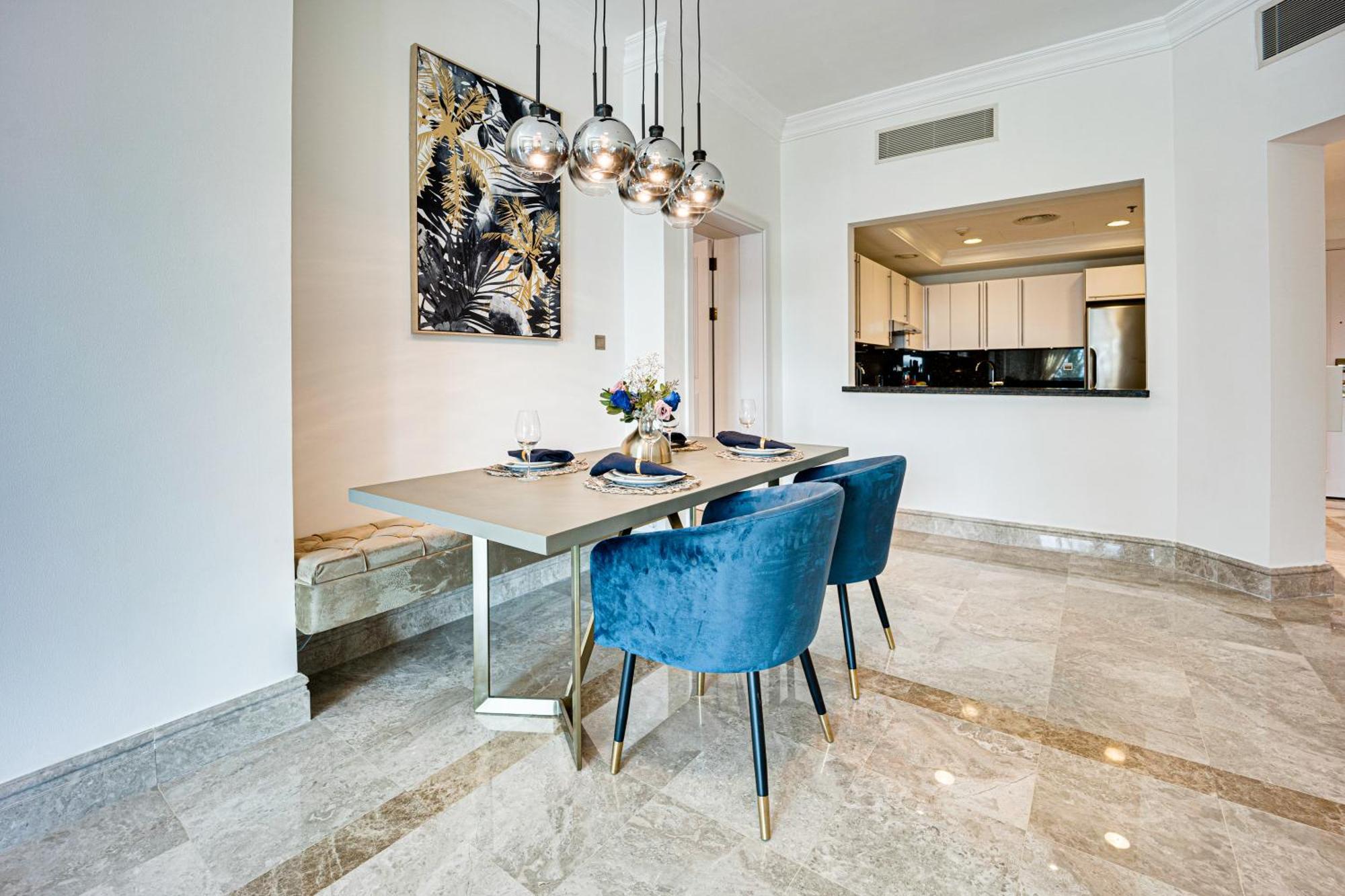 South & North Palm Jumeirah Apartment *