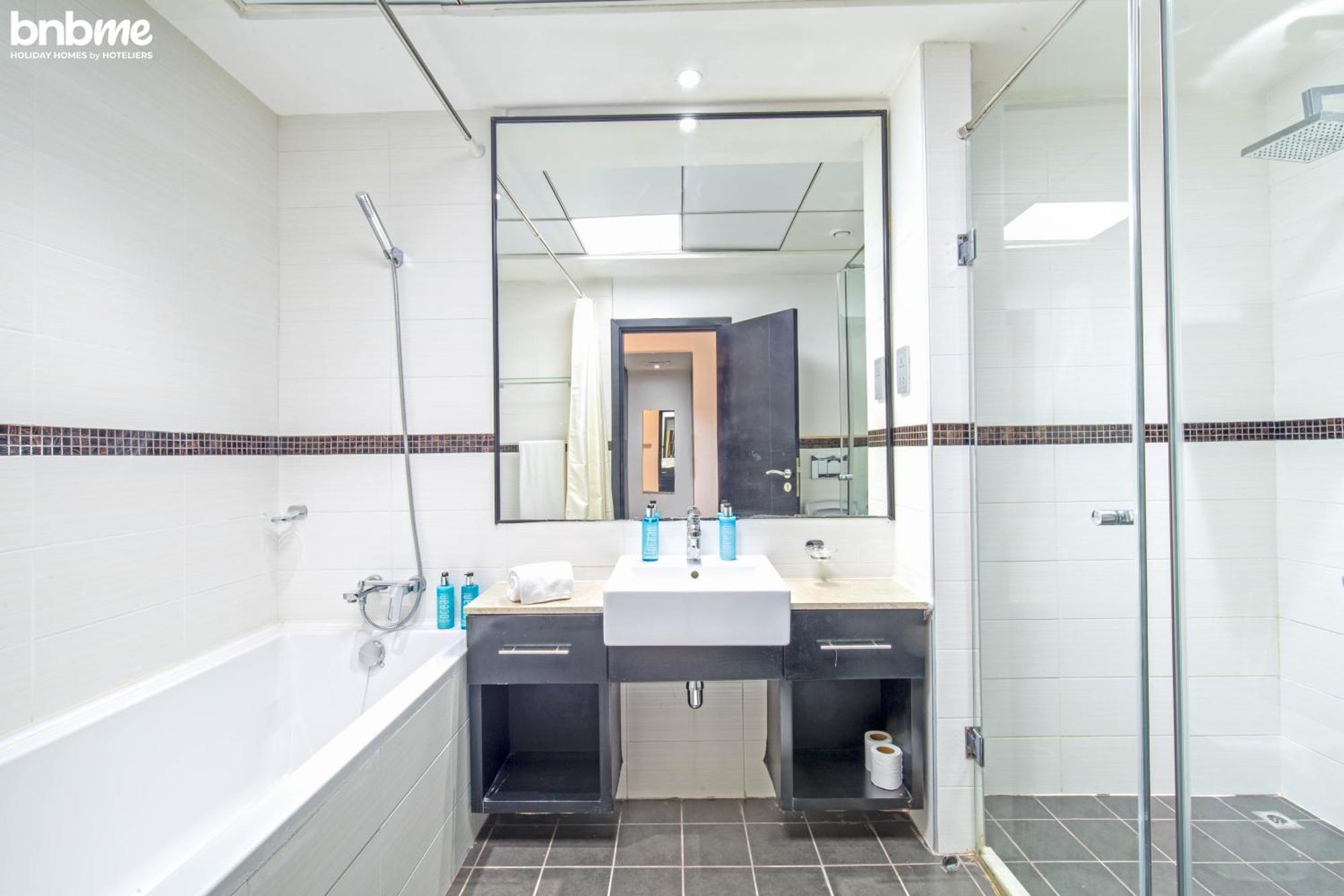 Bnbmehomes - Skyview Tower Apartment