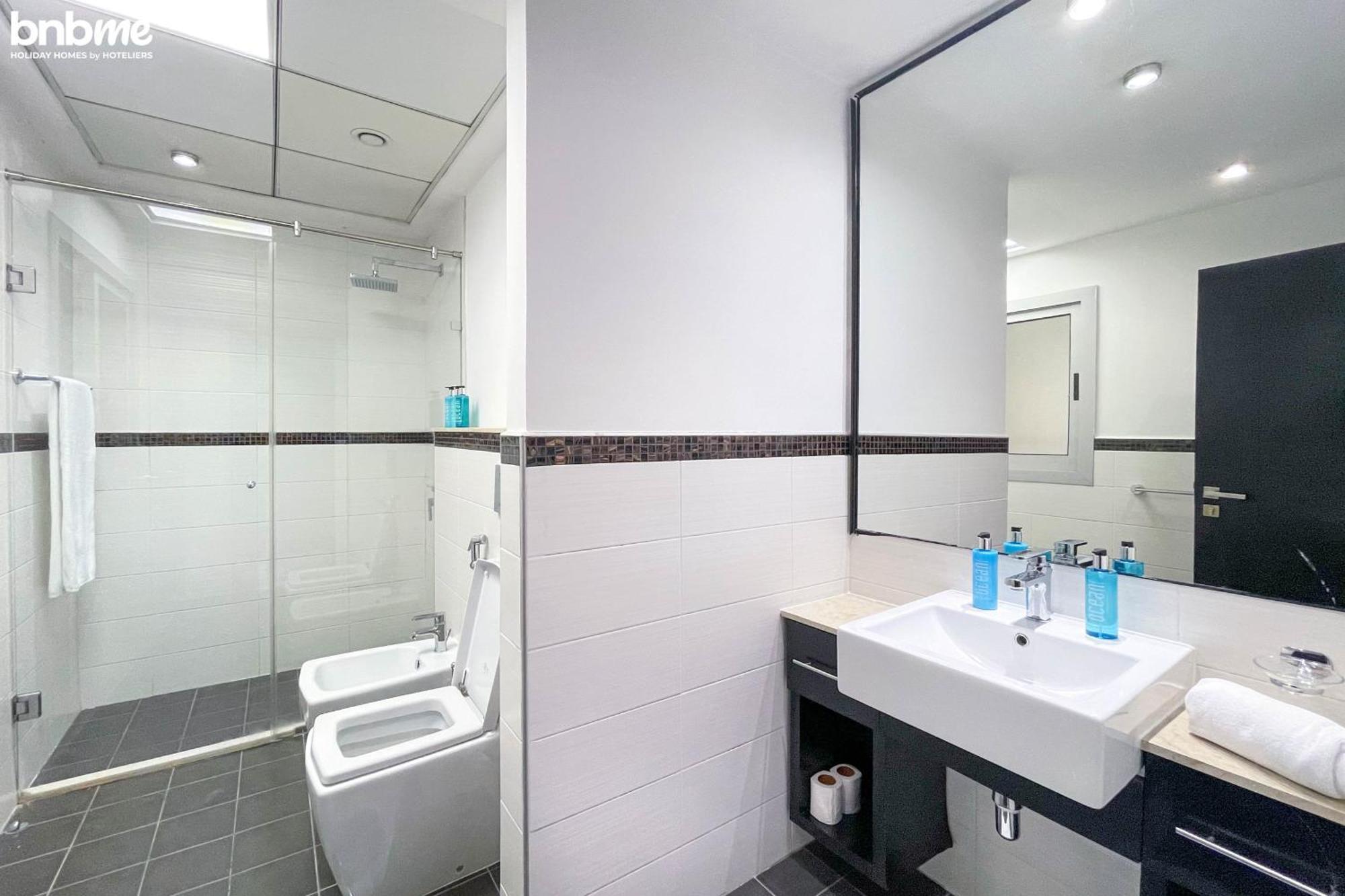 Bnbmehomes - Skyview Tower Apartment