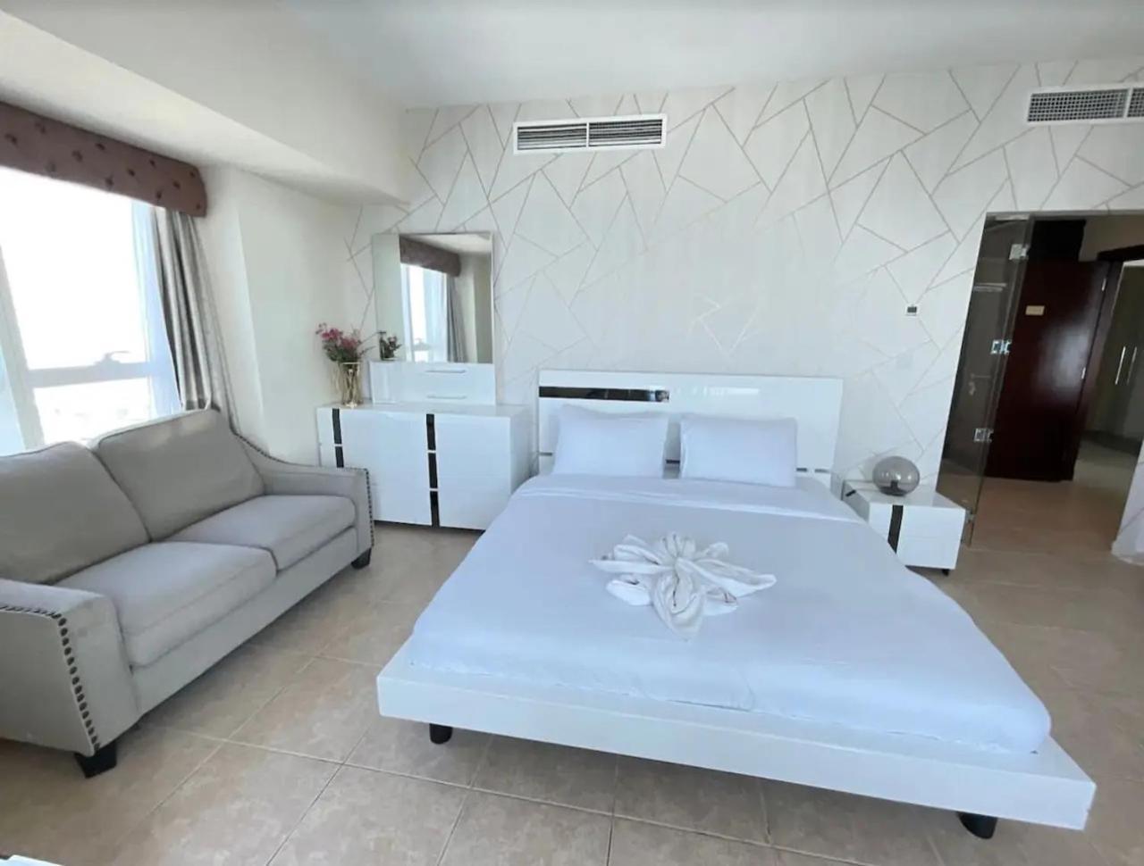 Ensuite In Coliving In Marina * Dubai