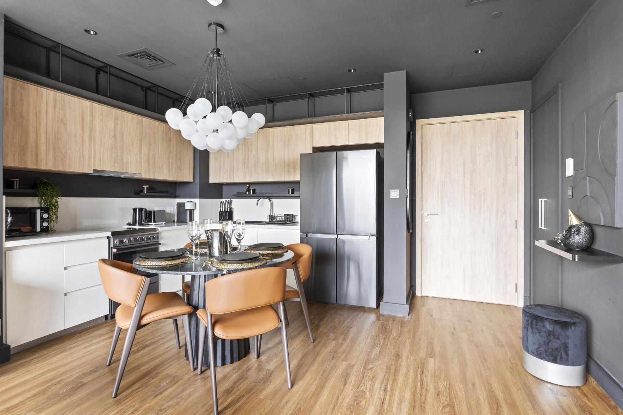 Vayk - Great Location 2 Bd Apartment *