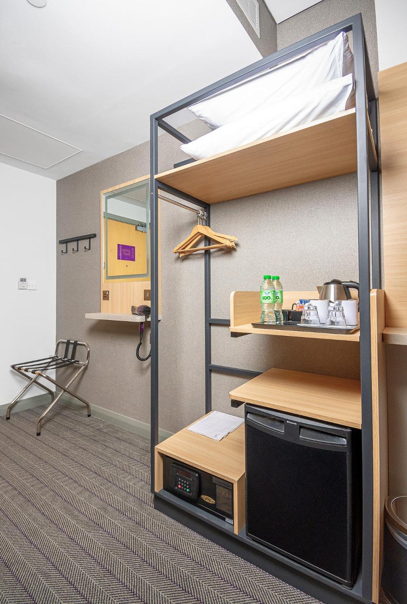 Hotel Premier International Airport