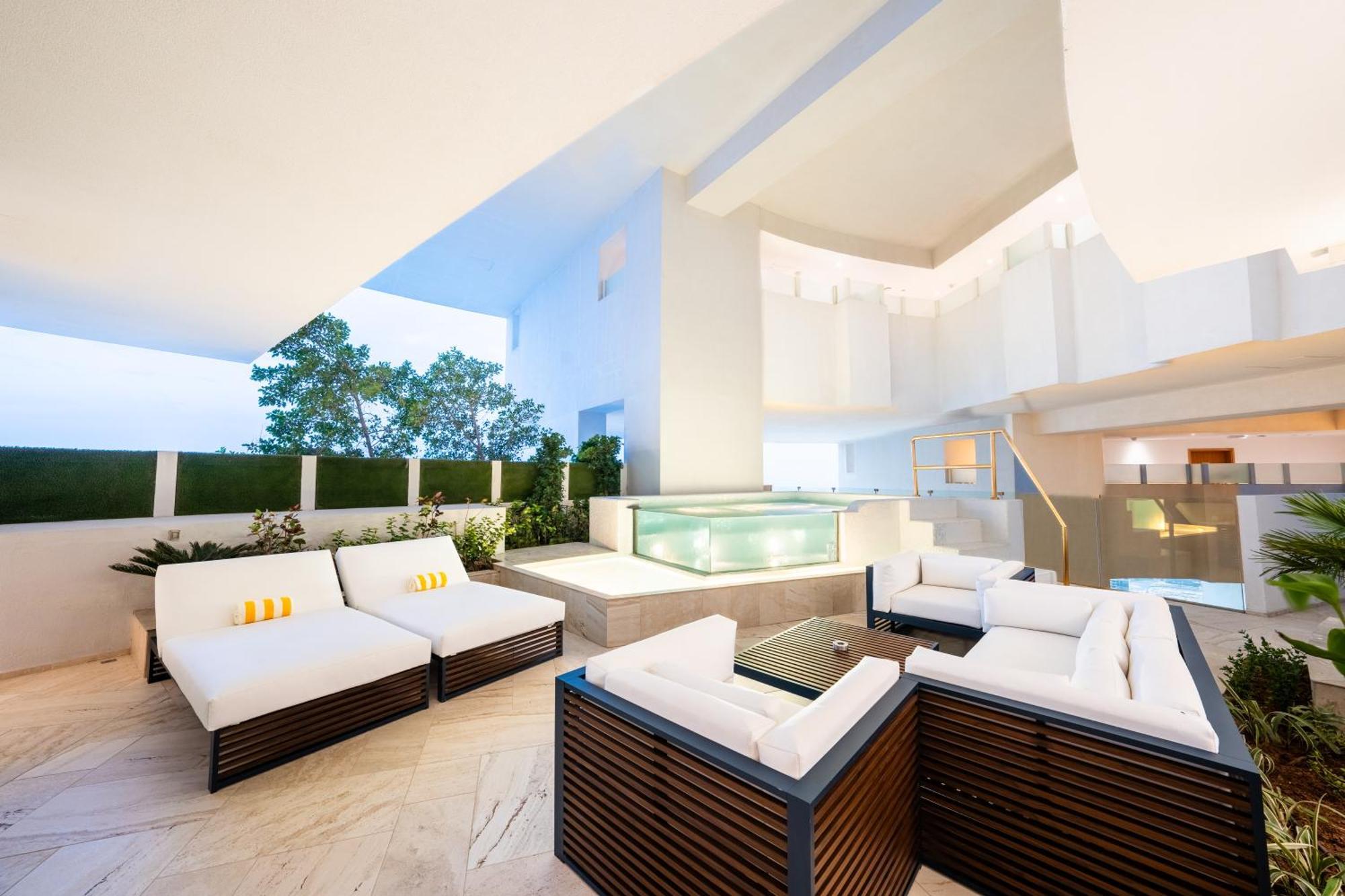 Five Jumeirah Village 5*