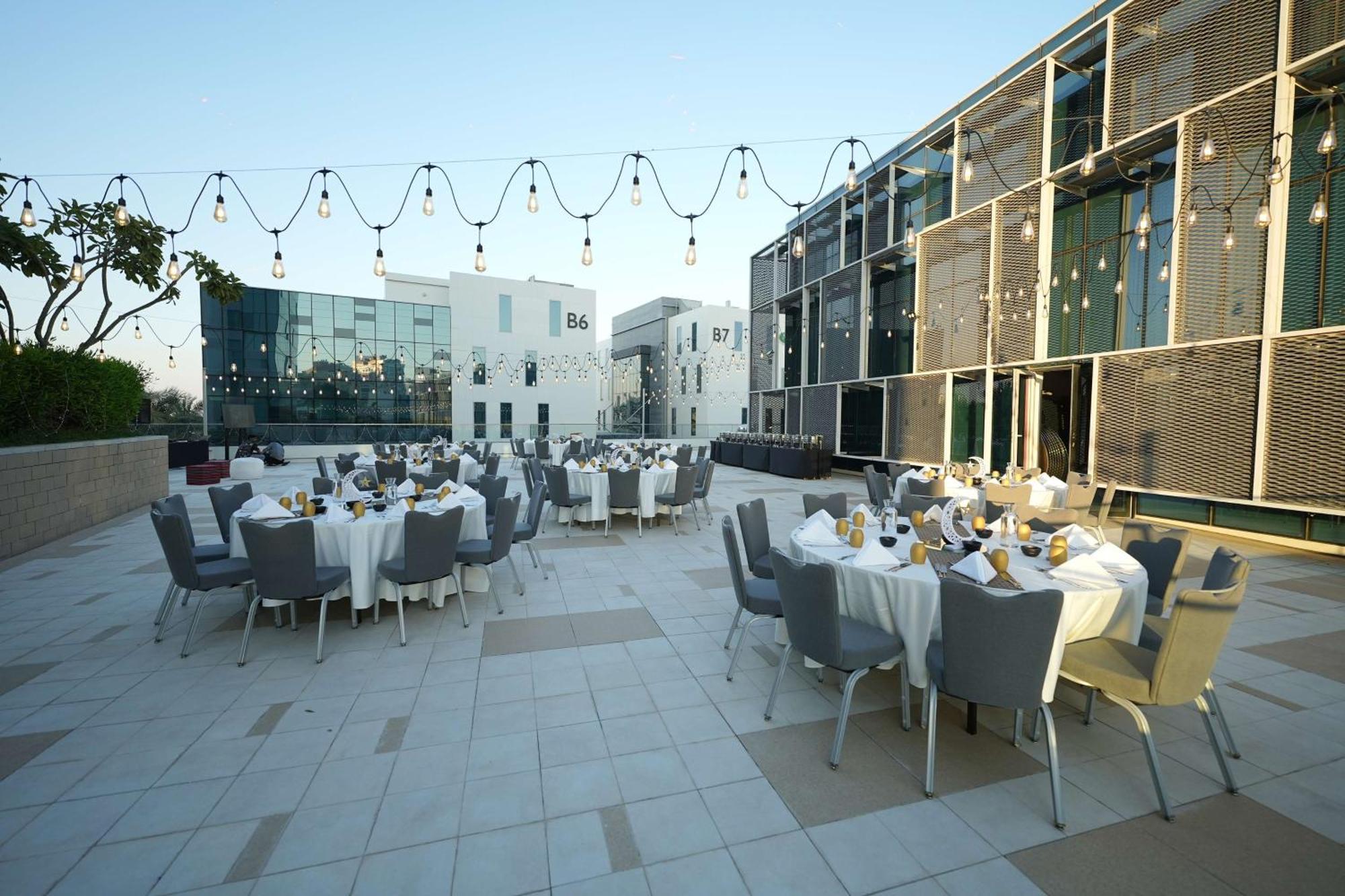 Radisson Red Silicon Oasis 4*