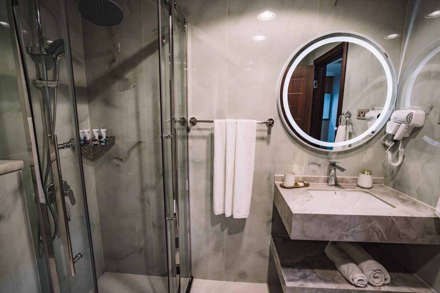 Luxurios One Bedroom High Floor Apartment