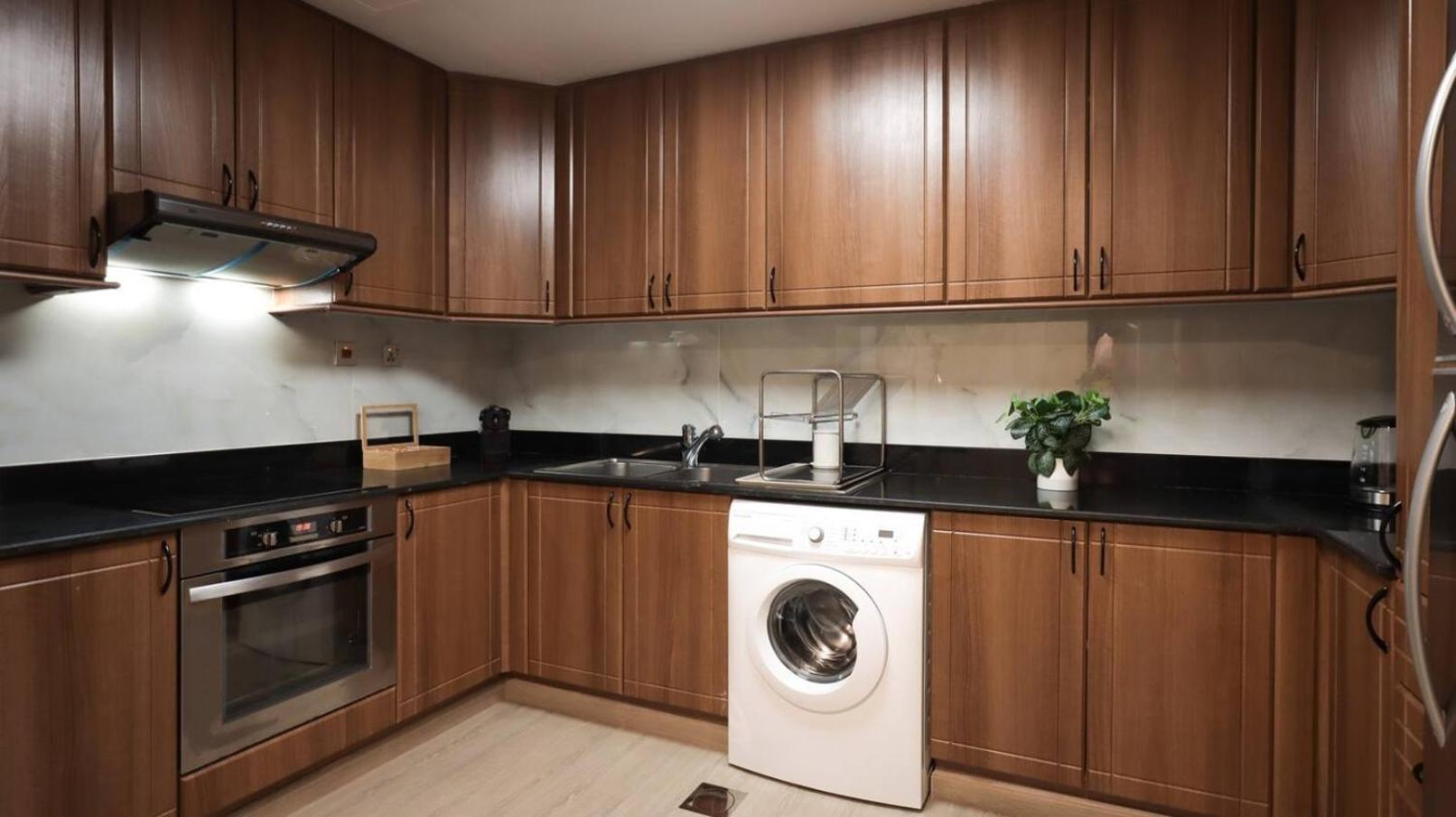 Apartment Luxurios One Bedroom High Floor *