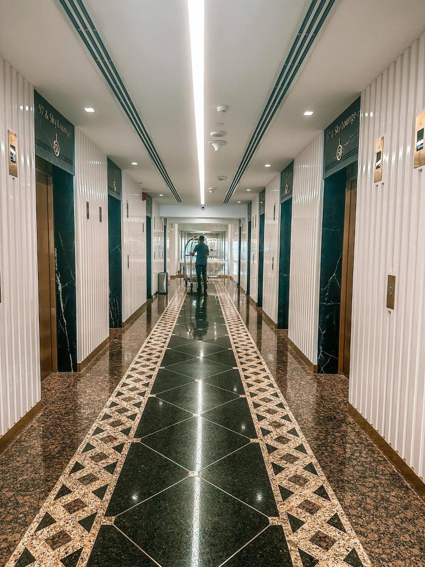 Luxurios One Bedroom High Floor Apartment *