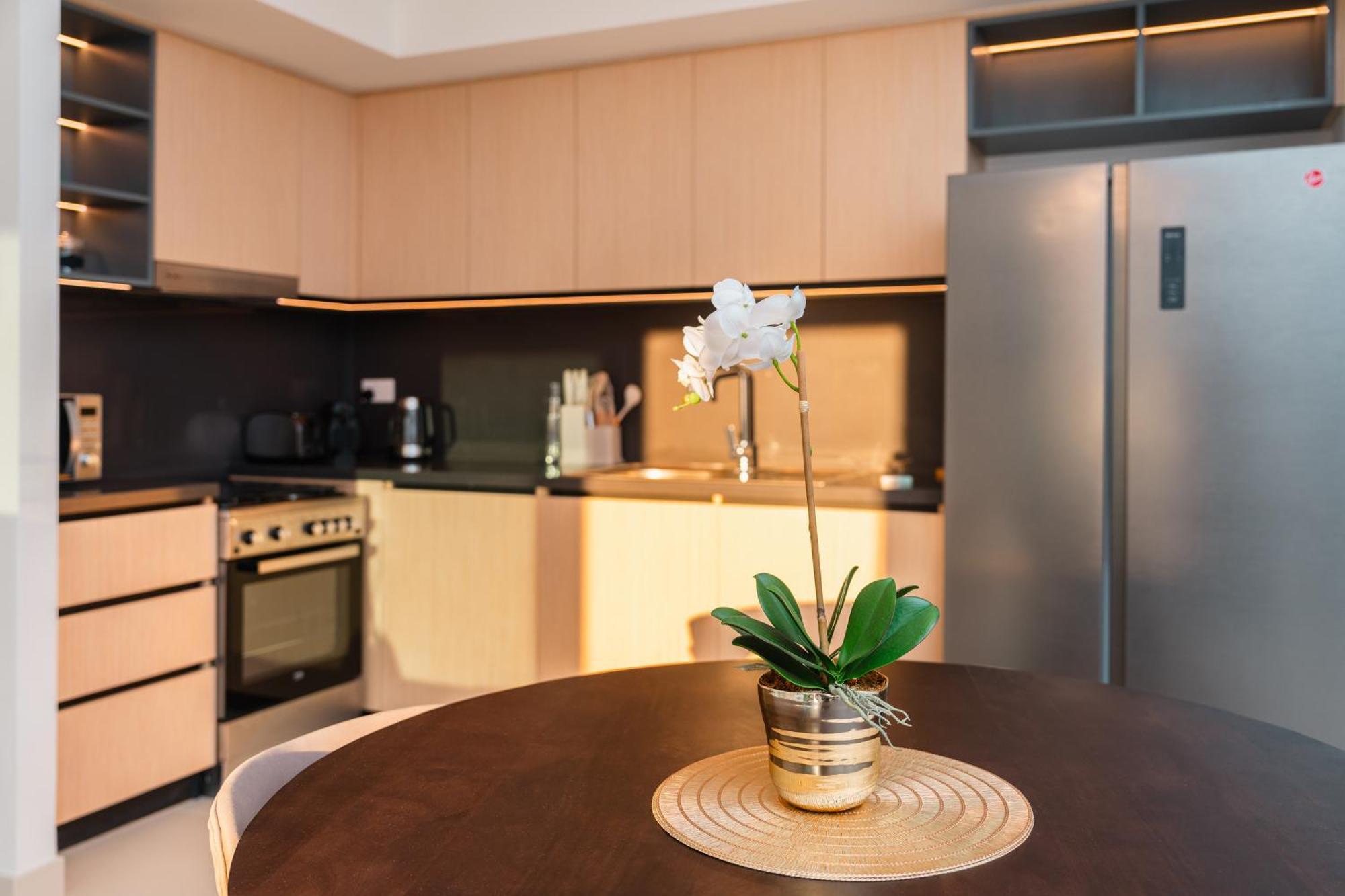 Prime Retreats @ Burj Crown By Emaar, Downtown Apartment *