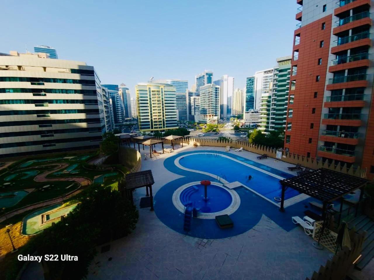 Privatunterkunft Single Partition 2 Min From Metro Swiming Pool View Dubai